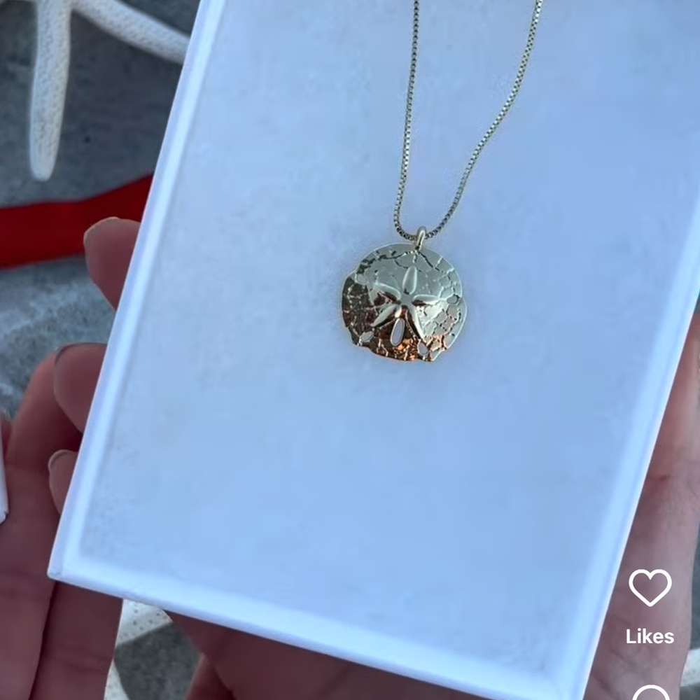James Michelle Gold Sand Dollar Pendant Necklace
